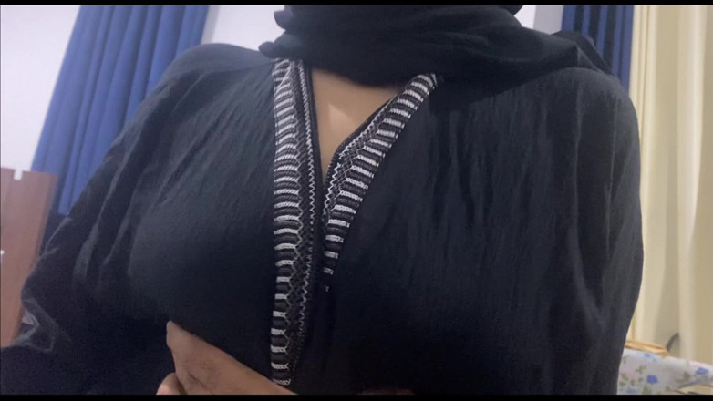 Arabicqueen: Gadis tetek besar arab pakistan dientot sendirian