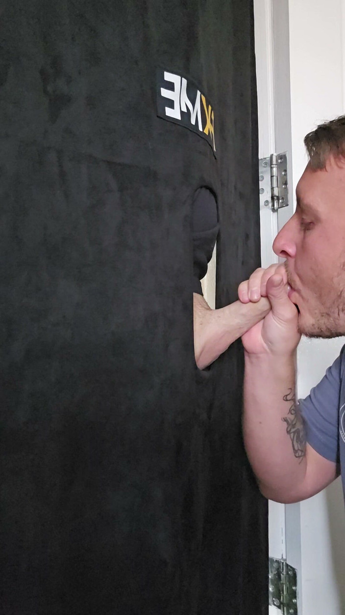 Welsh blokexxx: Sucking Cock at Glory Hole