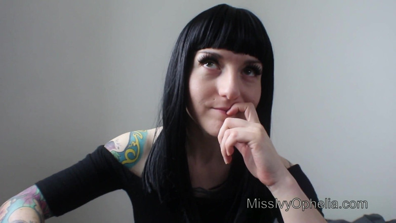 Miss Ivy Ophelia: Mały kutas na smyczy - ocena Sph