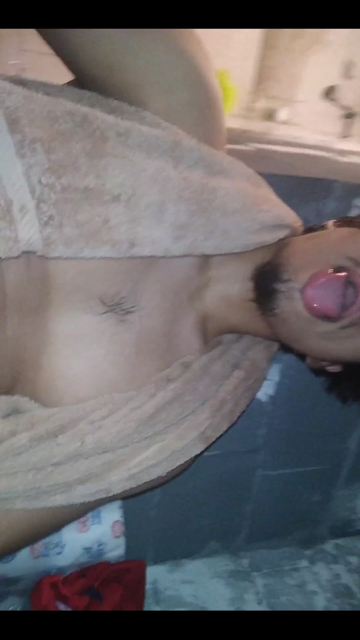 AlexAlejandro13: Dein guter junge in der badezimmer-schlampe
