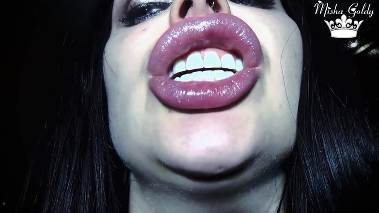 Goddess Misha Goldy: Seksi cadının boğazının içine boşal ve yutul, fetiş!