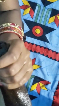 Indische Desi-hausfrau Bhabhi von jungem Devar im doggystyle gefickt, volles Hindi Audio