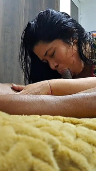 Big Tits MILF Gives Some Delicious Blowjobs