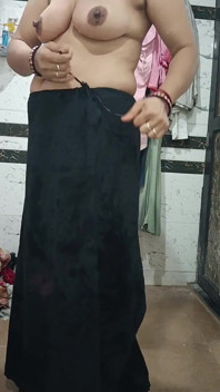 Priya Bhabi - grande show de buceta