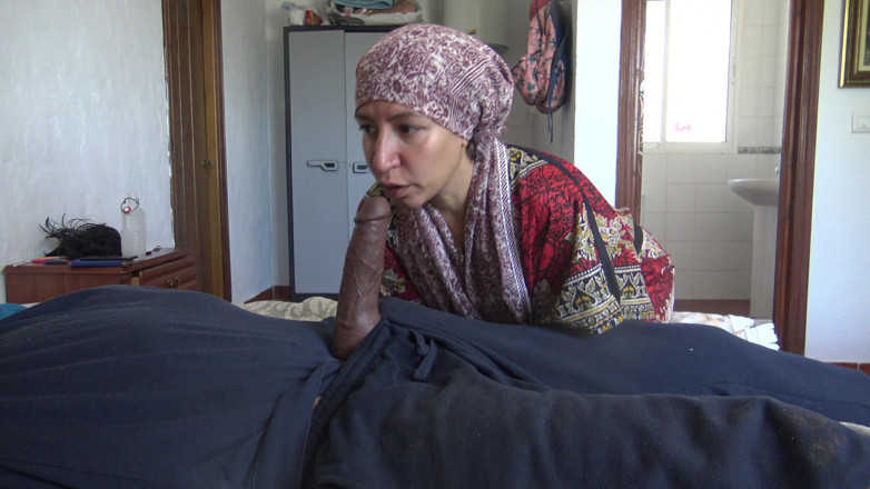 Souzan Halabi: Tato muslimská milfka je v šoku!! Její africký šéf vytáhne svého velkého černého...