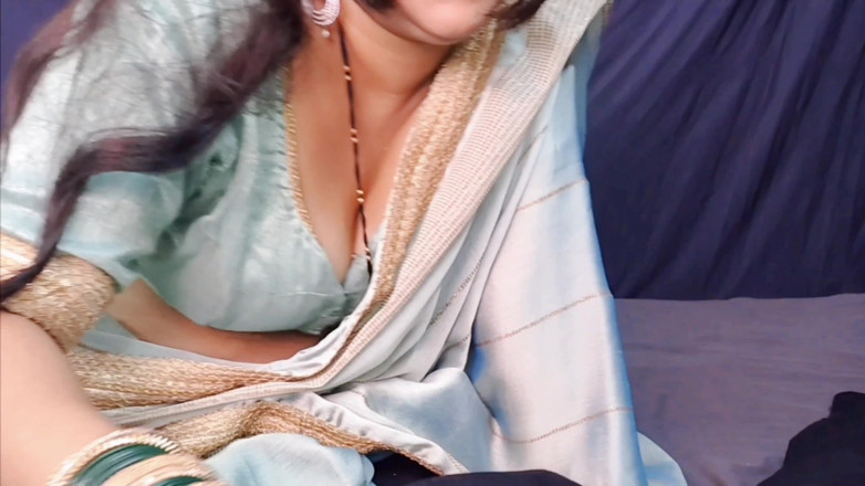Sexykajalbhabhi: Lutschte den schwanz des vermieters und brachte ihn zum ejakulieren...