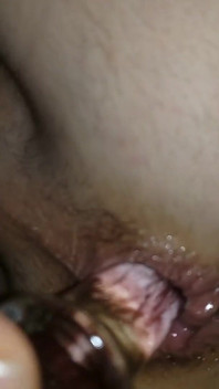 Guarda dentro il mio buco del culo con il mio plug anale di vetro