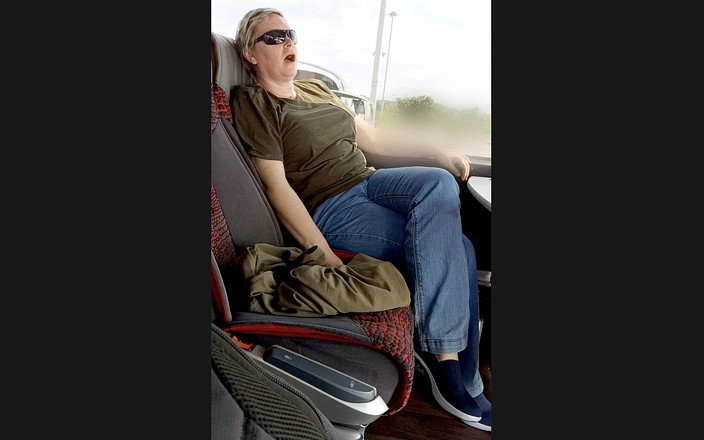 Mature_cunt: Orgasmus se zkříženýma nohama v autobuse
