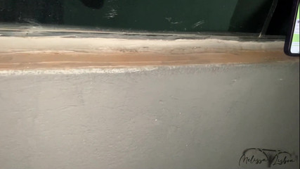 MaikinhoLisboa: 在阳台黑暗中，和我火辣的继母在一起，妓女想把毛发给邻居。