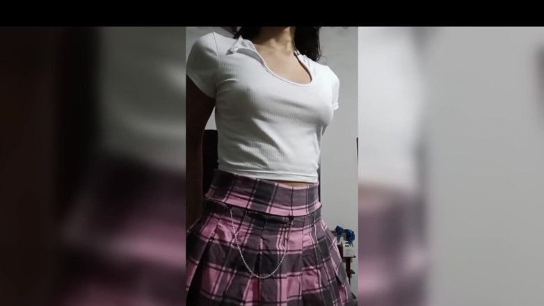 HomemadeTeenhot18: Teens18+ envoie une vidéo de ses seins à son prof pour...