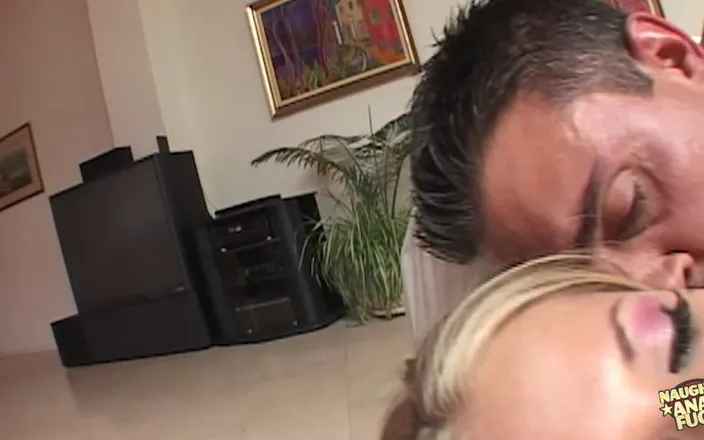 Naughty anal fuck: Blondie Chelsie Rae Gets Her Big Ass Worshipped and Fucked...