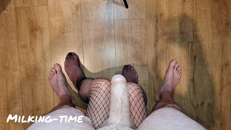 Milking-time: Incrível massagem no pênis em primeiro plano com jogo pós-porra...