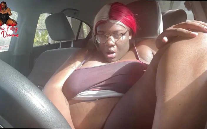 Gothic Goddess: Ebony BBW Loves to Play with Her Pussy in Her...