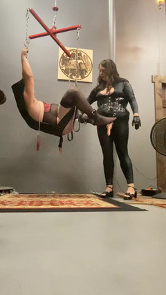 Mistress Scarlet Kiss: Sissy Handsfree spuszcza się przedwcześnie w czystości podczas ustalanie i...