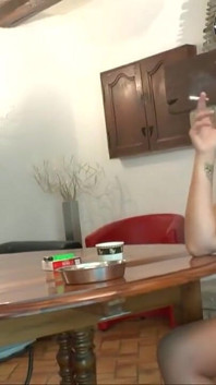 Rendez-vous avec Eva, MILF coquine fan de pisse !