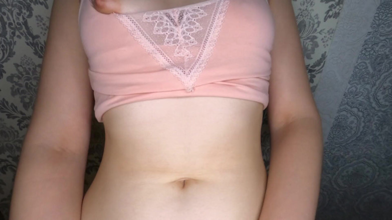 Kinodiva: Une petite amie solitaire joue avec un vibromasseur jusqu'à son...