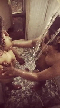 젖탱이에 계부를 구걸하는 법속의 의붓딸, 남편이 일하다