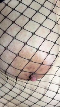 POV: Šukání zadku podvádějící manželky a stříkání do ní, zatímco můj přítel stříká do pusy - Mléčná Mari