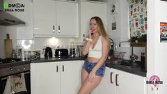 Brea Rose: Domácí domáčka miluje vdaného ptáka