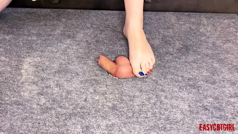 AnnyCandyPainboy: Herrin tropft heißes wachs auf schwanz mit eiern und hat...