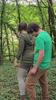 It's autumn, můj milenec tvrdě šuká můj zadek proti stromu v lese s hlubokým hrdlem a stříkáním