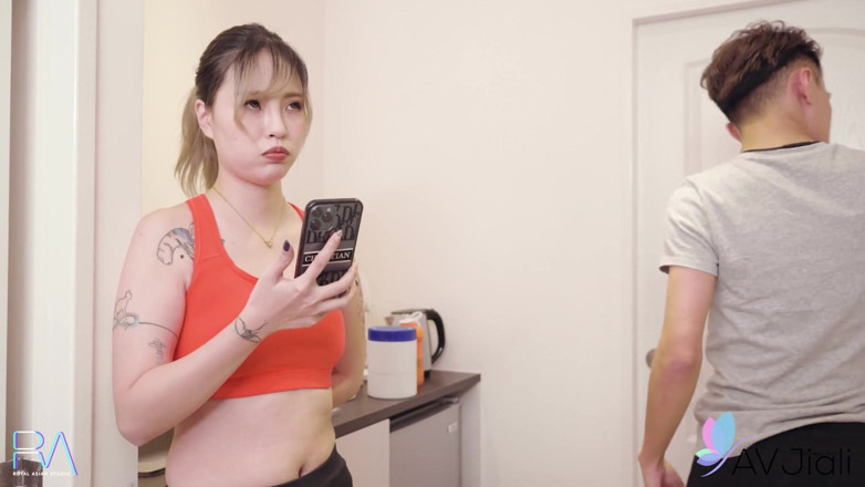 AV Jiali: Personal Trainer Bad Bad Gets Fucked by a Perverted Client