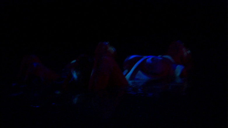 CBD Media: Người ngoài hành tinh nóng bỏng với bộ ngực to...