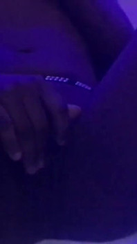 Browngurl234 kecil molek panas menyentuh dirinya sehingga kepuasan