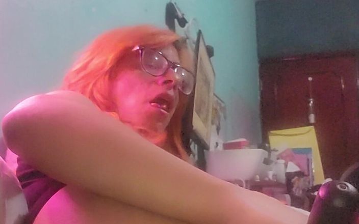 Our threesome adventures: 变性人想着你撸管