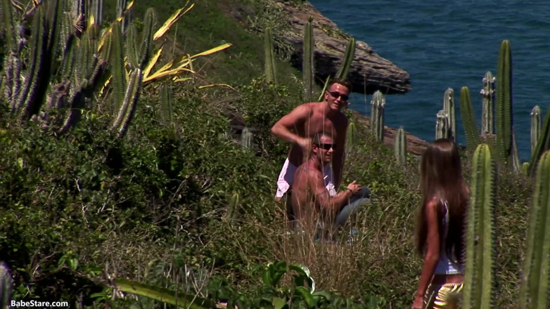Babe Stare: This hike is making me horny: fmm threesome