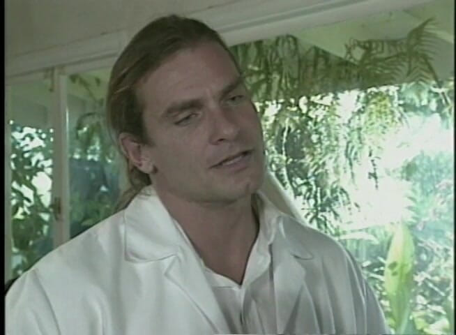 Super Babes: Пара блестящих блондинок сосут хуй по очереди и глотают сперму вместе