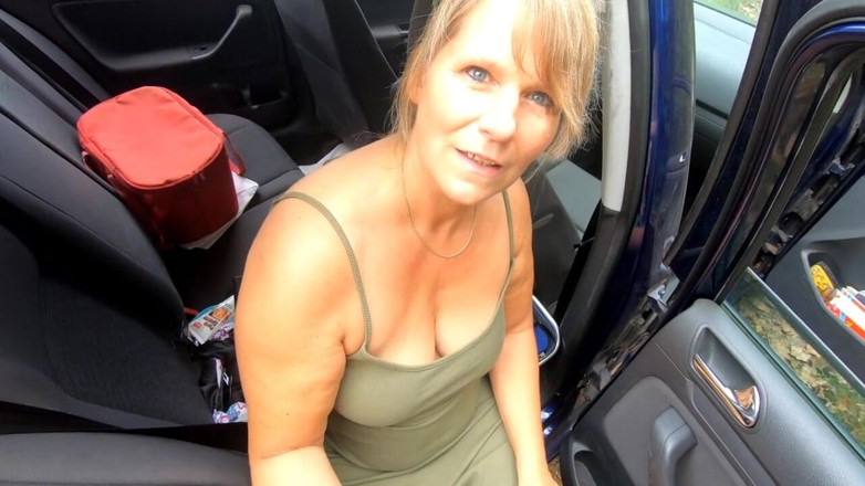 SweetSusi: Stranger's Cock Blown in Case of Car Breakdown