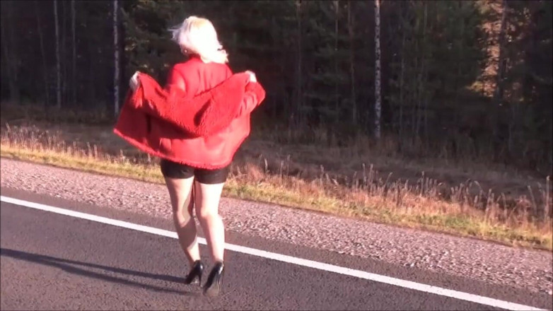 Nylon-Heels: My walk in leather shorts