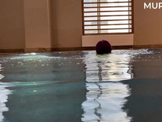 Toma Mur: Si Dia Berterima kasih kepada Lifeguard dengan blowjob berair