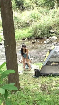 Видео загара красоток на улице, взято менеджером кемпинга