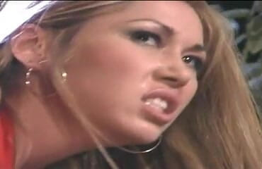 Hot Girlz: กลางดึกหนาวๆ สองคู่เงี่ยนจัด เย็ดกันอย่างเร่าร้อน
