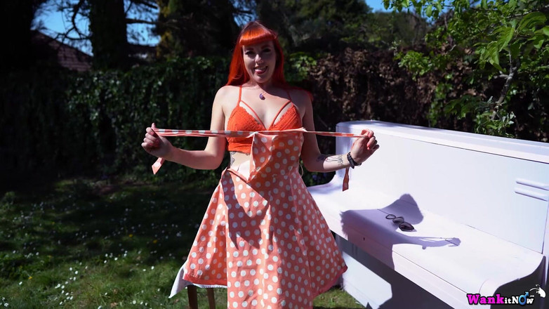 Wank it Now: Auburn Fox Cumming v zahradě: Pt2