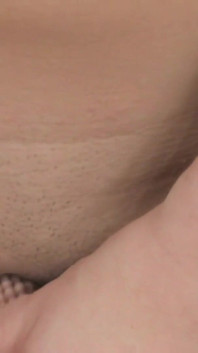Roxie mesh bielizna i wibrujące dildo w jej cipce