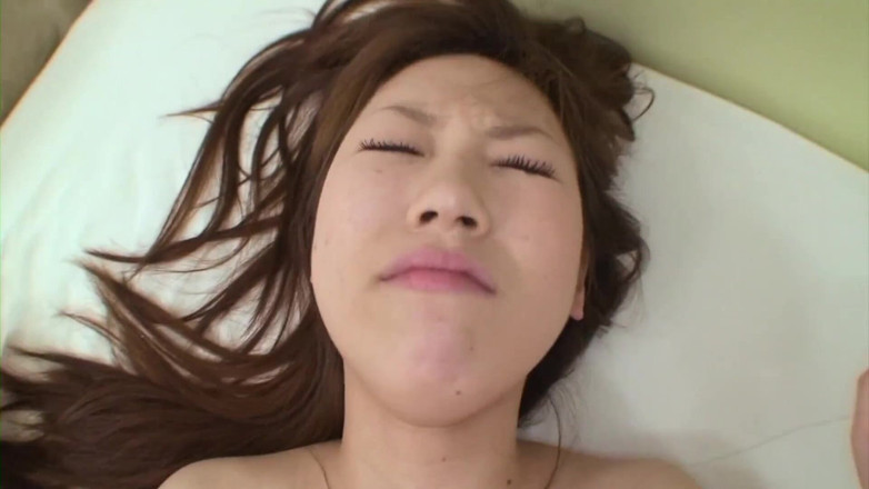 Asian Mature Climax: Asian babe getting fucked on the bed