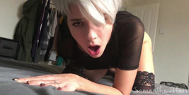 Samantha Flair: Masturbace exploze v sexy prádle