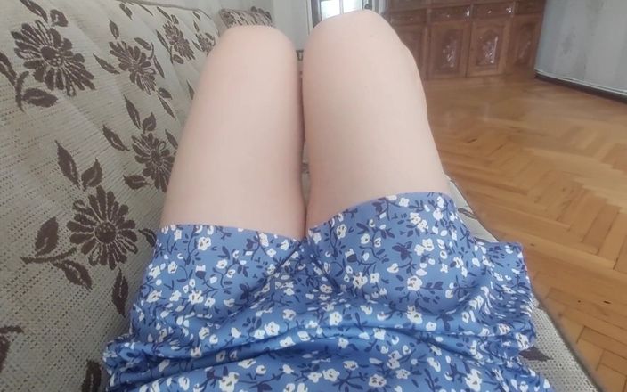 Kitty_Cross: Süßer schwanz zwischen zwei süßen beinen, bevor masturbiert