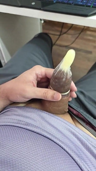 Kondom penuh dengan air mani