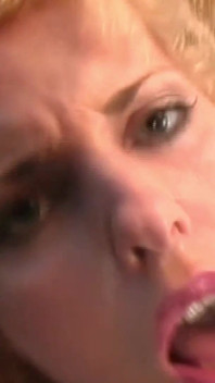 Questa MILF Calda Gode Un Bel Cazzone Giovane Nel Culo