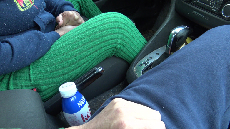 Stepmom Susan: La matrigna mostra la sua figa pelosa al figliastro vergine...