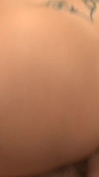 Sexy bionda avida e che vuole essere scopata da un grosso cazzo viene sbattuta in faccia