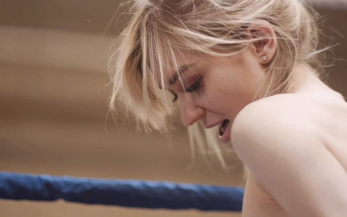 SweetheartVideo: Lesbické strapon šéfky 4_scene 1_dominate její Pussy.mp4
