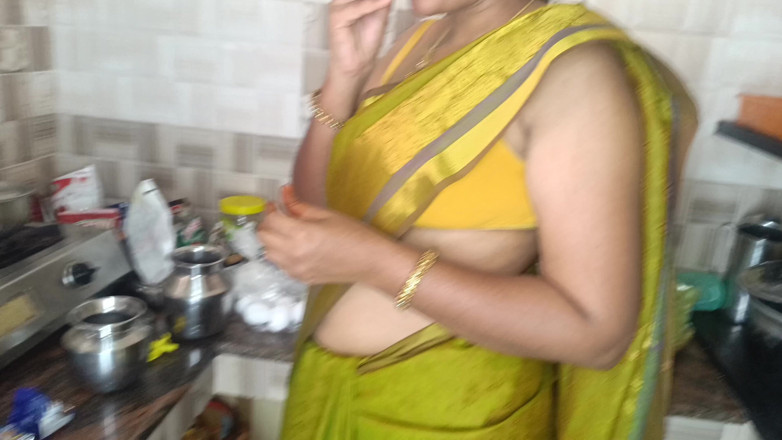 Pushpa porn: Casalinga in cucina