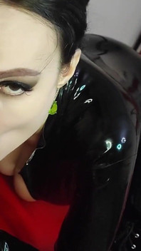Muie cu ruj de la bimbo în latex