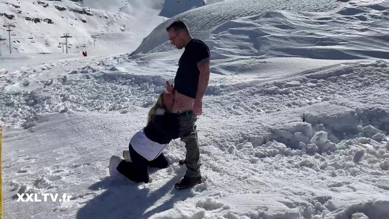 XXLTVFR: Snowy Sex Break