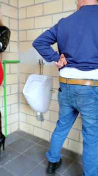 Hobbyschlampe auf Auto librairietoilette benutzt.